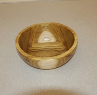 This acacia bowl won a commended certificate for Keith leonard